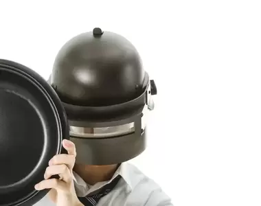 網友分享《家裡的平底鍋壞了》還以為是把手鬆動?天知道是從中間整個裂開!?