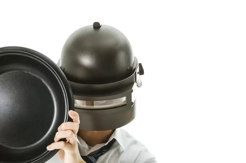 網友分享《家裡的平底鍋壞了》還以為是把手鬆動？天知道是從中間整個裂開！？