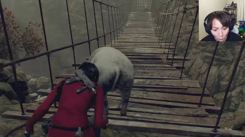 天降笑果《被豬豬反殺的狩野英孝》想不到「惡靈古堡4重製版」的bug被他遇到了