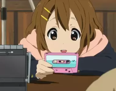 《小孩拿手機錄音樂》爸媽那代曾經拿錄音機錄電視動畫歌 過了30年大家想的還是都一樣?