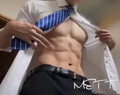 超養眼福利《藏在西裝襯衫裡的胸肌》身高180體脂12%的完美體態呈現