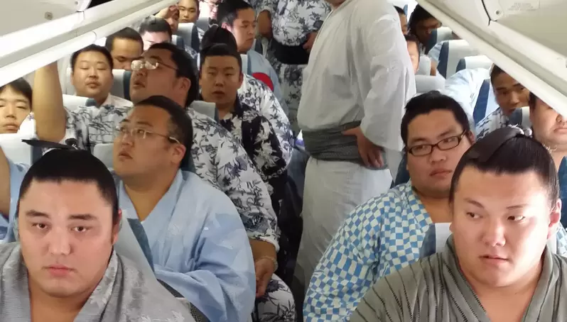 《在離島辦相撲比賽的結果》重量級乘客導致飛機超重 航空公司臨時加派班機救援了 《在離島辦相撲比賽的結果》重量級乘客導致飛機超重 航空公司臨時加派班機救援了