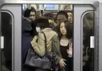 讓AI描繪《東京滿員電車的畫面》結果合成了讓通勤族超有同感的誇張圖片