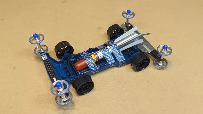 《將四驅車裝上沖天炮加速》將動力改成火箭系統試試看車車能不能跑起來？