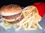 《麥當勞大麥克套餐放置實驗》預計4週拍攝看看食物本身會發生什麼變化? 《麥當勞大麥克套餐放置實驗》預計4週拍攝看看食物本身會發生什麼變化?