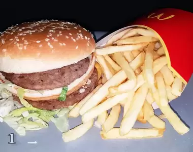 《麥當勞大麥克套餐放置實驗》預計4週拍攝看看食物本身會發生什麼變化?