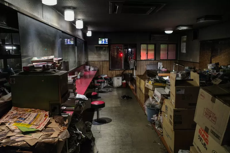《日本最哈扣的中華料理店》宛如垃圾屋的用餐環境 光是踏進店門就考驗著你的勇氣 《日本最哈扣的中華料理店》宛如垃圾屋的用餐環境 光是踏進店門就考驗著你的勇氣