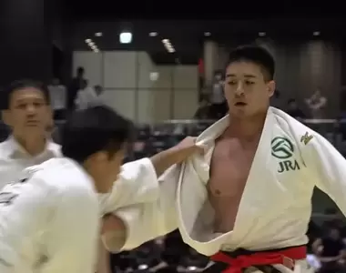 出現奇怪嬌喘聲的《日本柔道大賽畫面》感覺也不像是選手發出來的聲音,那會是哪裡跑出來的呢?