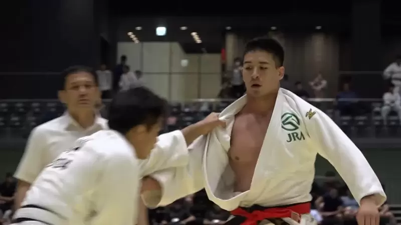 出現奇怪嬌喘聲的《日本柔道大賽畫面》感覺也不像是選手發出來的聲音,那會是哪裡跑出來的呢? 出現奇怪嬌喘聲的《日本柔道大賽畫面》感覺也不像是選手發出來的聲音,那會是哪裡跑出來的呢?