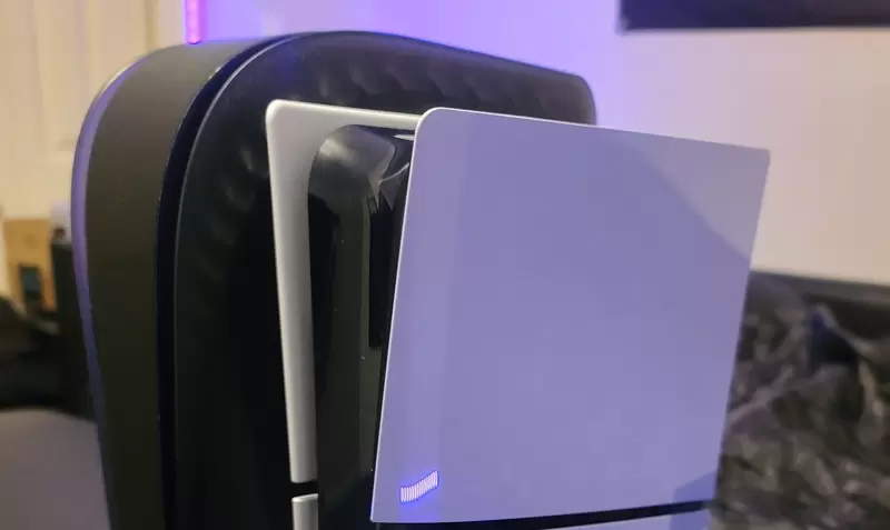 江湖傳聞《PS5 Slim已經偷賣》有網友貼出實際主機與上一代機做比較 江湖傳聞《PS5 Slim已經偷賣》有網友貼出實際主機與上一代機做比較