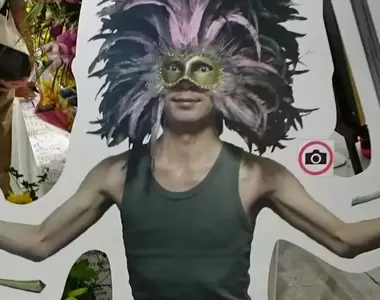 《岸田梅爾等身大人形立牌》收藏家經濟困頓想脫手 老師大方同意他轉賣籌措生活費