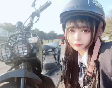 當《女裝男子》遇到警察攔檢,被問到未成年少女不能吸菸該怎麼回答?