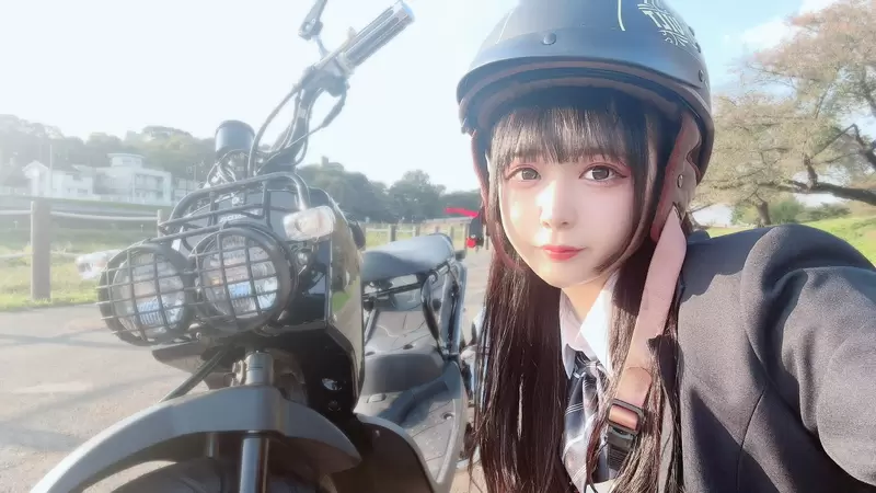 當《女裝男子》遇到警察攔檢,被問到未成年少女不能吸菸該怎麼回答? 當《女裝男子》遇到警察攔檢,被問到未成年少女不能吸菸該怎麼回答?