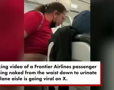 《在飛機上小便的美國阿姨》在男孩前面脫褲子就要上，這心理陰影面積恐怕不小唷