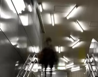 《真實版「8號出口」》東京清澄白河車站的詭異公共藝術 玩家看到絕對會馬上掉頭