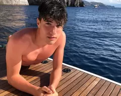 《義大利最帥男》轉換跑道當牧師，也許以後他的外號就變成了「世界最帥牧師」也說不一定？