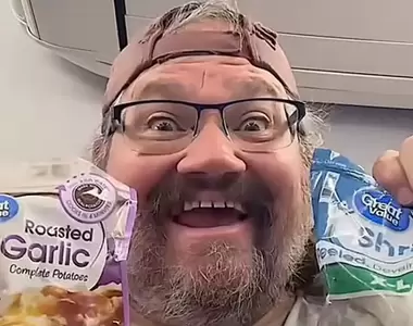 在40000英呎高的地方料理《旅館做菜大叔》在飛機廁所裡的大膽嘗試