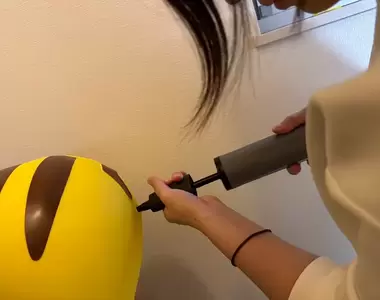 《皮卡丘灌腸體驗》聲優山本希望購買充氣跳跳馬 從屁眼打氣讓她傻眼了