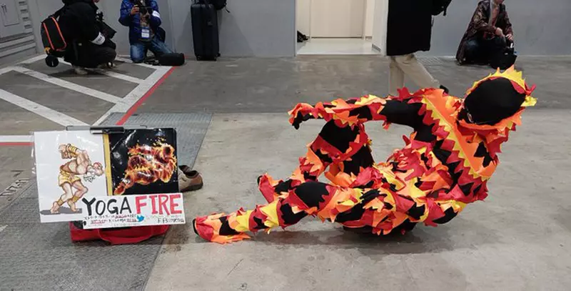 C105同人展上的角色扮演特輯 有人cos了一下快打旋風中被塔爾錫YOGA FIRE打到的人 C105同人展上的角色扮演特輯 有人cos了一下快打旋風中被塔爾錫YOGA FIRE打到的人