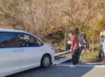《日本駕駛碰上地震的創意》道路柔腸寸斷動彈不得 脫困方式讓人想都想不到 《日本駕駛碰上地震的創意》道路柔腸寸斷動彈不得 脫困方式讓人想都想不到