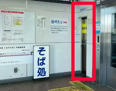 《全日本最小蕎麥麵店》店面僅能容納兩名顧客站立實用,老饕才知道的隱藏美食店