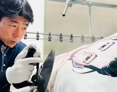 《入浴中的尾形百之助》日本洗衣店清洗動漫抱枕 尾形的表情看起來很享受