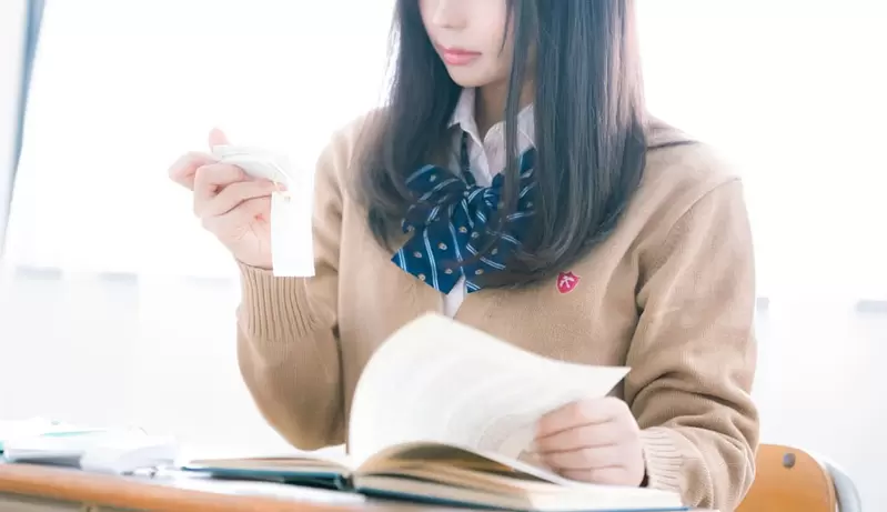 日本學校才有的《水滴檢查》由老師查看學生洗完澡身體是否擦拭乾淨? 日本學校才有的《水滴檢查》由老師查看學生洗完澡身體是否擦拭乾淨?