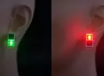 《行人專用號誌耳環》紅燈綠燈可隨你切換，趣味小物讓網友大感驚奇