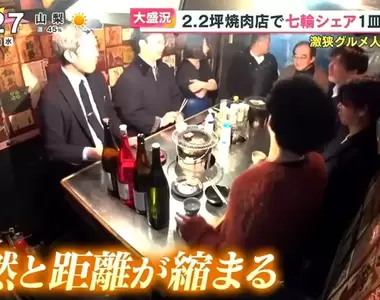 《日本超窄立食烤肉店》空間小到只能共用兩口爐 便宜美味卻能讓人一吃成主顧