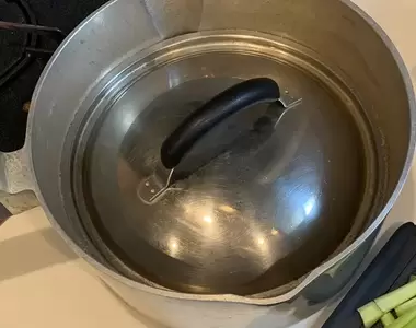 《鍋蓋卡進鍋子裡》裡面的滷蘿蔔怎麼辦？日本網友奮戰兩天的結果是……