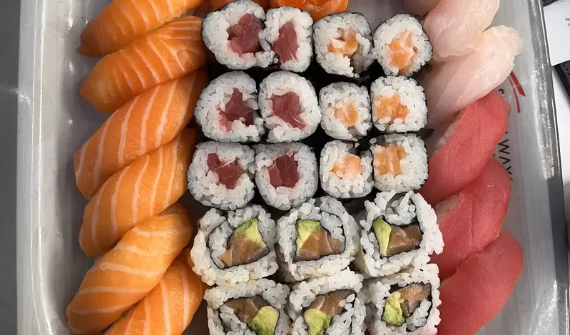 《在法國吃到的壽司套餐》日本人一看就知道不是日本人捏的?有哪些地方不夠正統呢? 《在法國吃到的壽司套餐》日本人一看就知道不是日本人捏的?有哪些地方不夠正統呢?