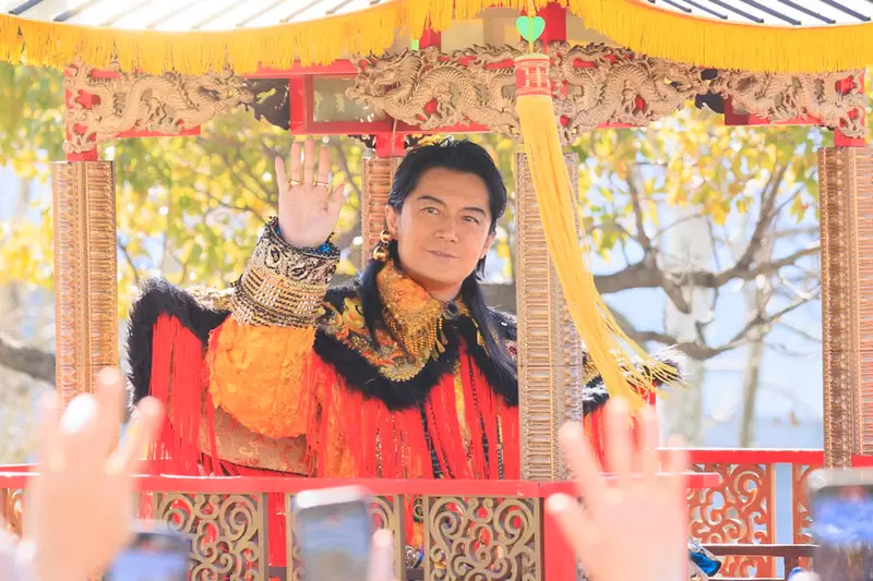 日本長崎燈會請來《福山雅治當皇帝》這應該是有史以來最帥的皇帝了吧！？