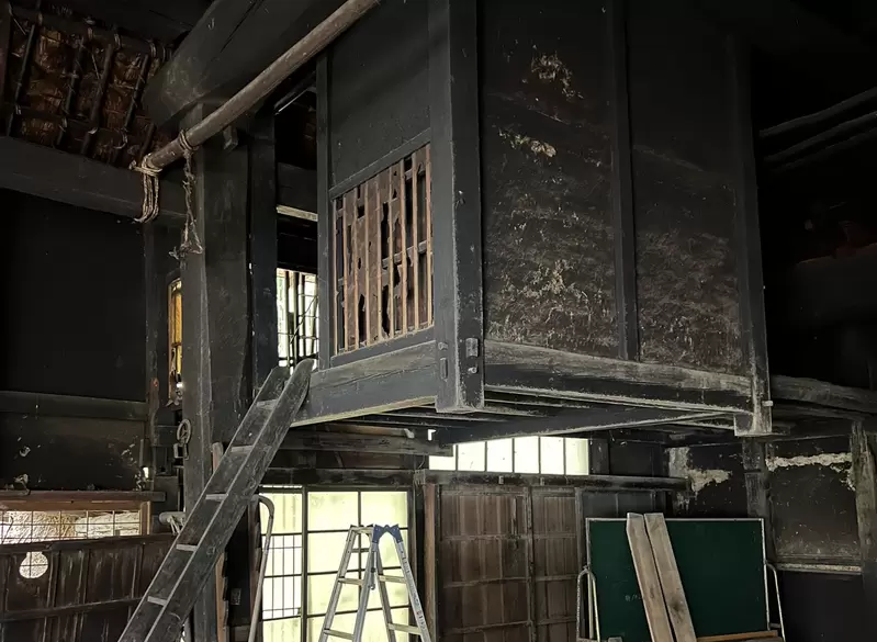 《浮在半空中的房間》日式老屋的神祕設計讓建築師看傻了 當初是用來做什麼的呢? 《浮在半空中的房間》日式老屋的神祕設計讓建築師看傻了 當初是用來做什麼的呢?