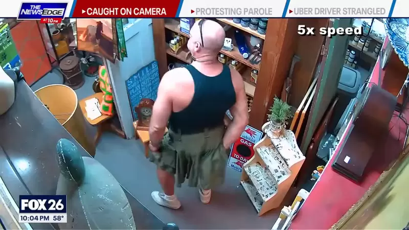 《德州雜貨肛塞哥》把商品放到屁股裡再擺回貨架,又不是條碼機是在查庫存喔(汗) 《德州雜貨肛塞哥》把商品放到屁股裡再擺回貨架,又不是條碼機是在查庫存喔(汗)