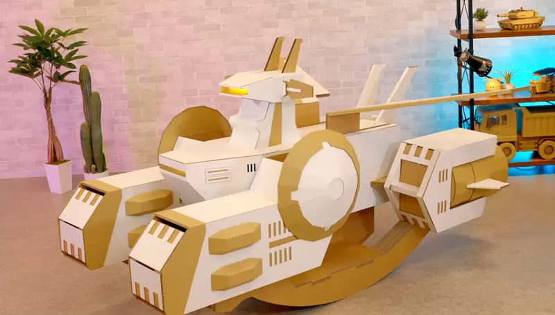 《白色基地搖搖馬》不但設計了格納庫收容鋼彈，甚至還可以拿來當小朋友的玩具唷