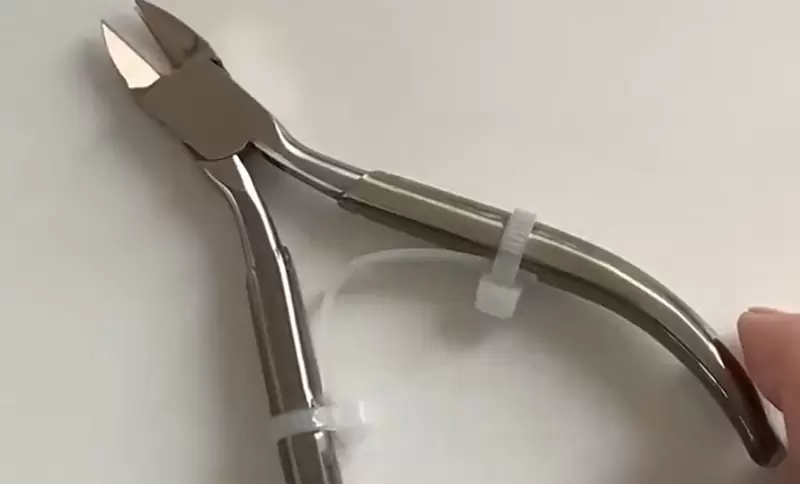 《創意鉗子修理法》彈簧壞掉不會彈開怎麼辦?束線帶綁一綁就輕鬆復活了 《創意鉗子修理法》彈簧壞掉不會彈開怎麼辦?束線帶綁一綁就輕鬆復活了
