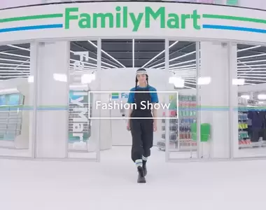 《日本全家便利商店新嘗試》為什麼流行服飾成了主打商品?跟他們強大的母公司有關係