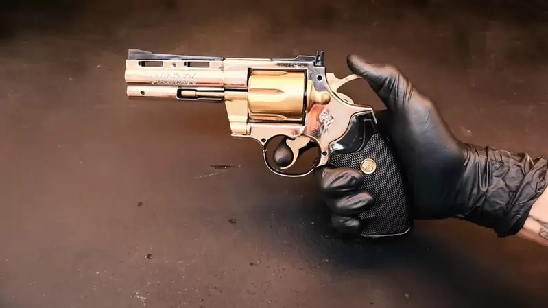 完整修復《Colt Python.357 馬格南》動漫作品「城市獵人」中冴羽獠的愛槍(打火機) 完整修復《Colt Python.357 馬格南》動漫作品「城市獵人」中冴羽獠的愛槍(打火機)