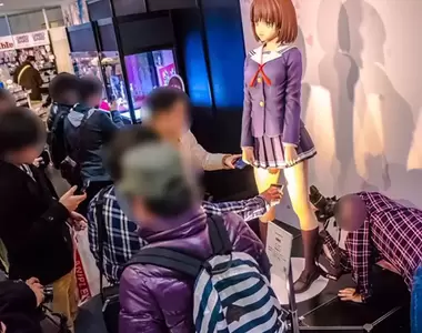 紳士們好好學起來《欣賞美少女坐姿模型胖次的方法》都如此細節了,那就不能錯過呀