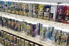《飲料倒著放的超市》店家為什麼要這樣做？哪一種假設讓你覺得最合理？