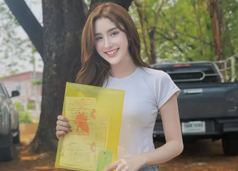 現場美女加持《泰國徵兵現場》抽到大獎「紅籤」的人就是兩年 現場美女加持《泰國徵兵現場》抽到大獎「紅籤」的人就是兩年