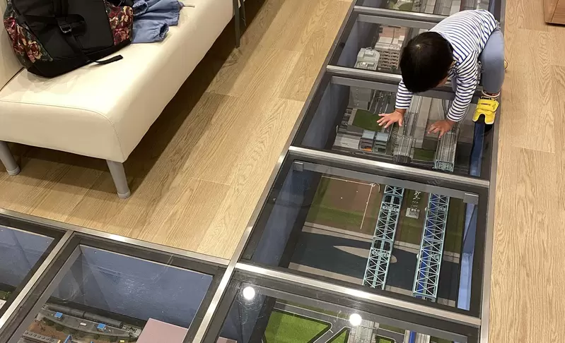 《小兒科診所神設計》地板藏鐵道模型讓小孩超開心 醫生也可以拿興趣抵稅超聰明？