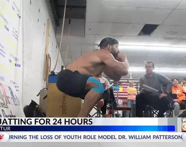 深蹲破世界紀錄 美國鬍子哥在24小時蹲了2萬6千次打破世界紀錄