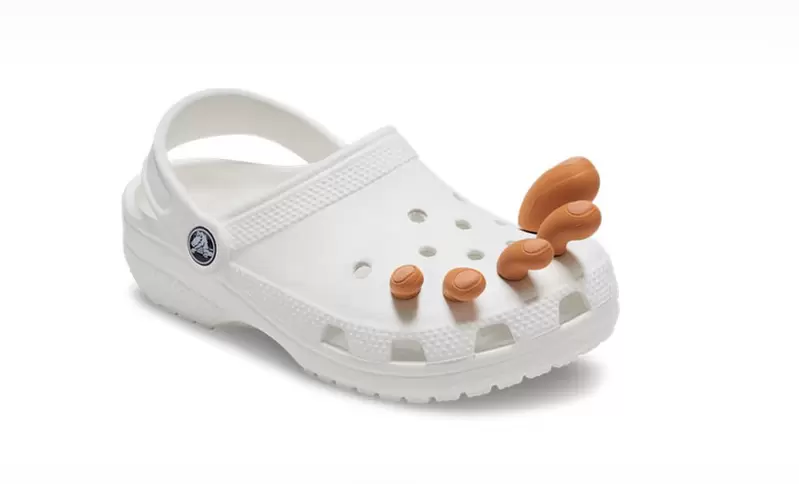 卡駱馳洞洞鞋推出《官方腳趾套》裝飾 今年夏天讓指頭從crocs露出來就是最涼快的打扮 卡駱馳洞洞鞋推出《官方腳趾套》裝飾 今年夏天讓指頭從crocs露出來就是最涼快的打扮