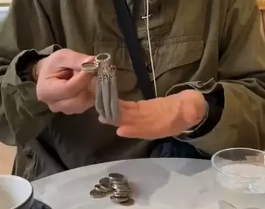 1920年代的零錢包 超精緻開口設計還可以掛在腰間帶著走