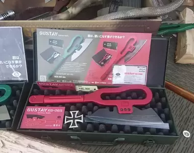 日本刀匠推出《薩克電熱斧菜刀》平常拿來切菜,遇到世界末日殭屍來襲還能拿來剁髒比