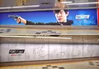 NETFLIX真人版《城市獵人》廣告 在新宿「Metro Promenade」的牆面上還真的做出了彈孔效果