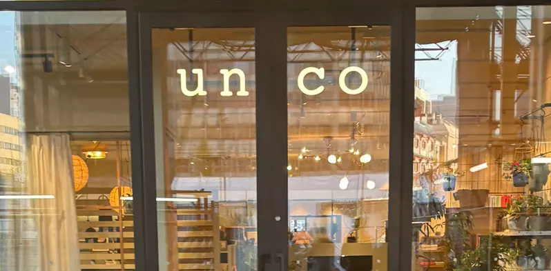 一間被門框誤會的家具店《UNICO》從正面看會變成「UNCO」反而引起網友的注意而受歡迎 一間被門框誤會的家具店《UNICO》從正面看會變成「UNCO」反而引起網友的注意而受歡迎