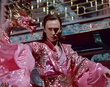 如果《洛基》是一齣仙俠古裝劇 那麼由湯姆希德斯頓飾演的主角肯定能成為一代男神