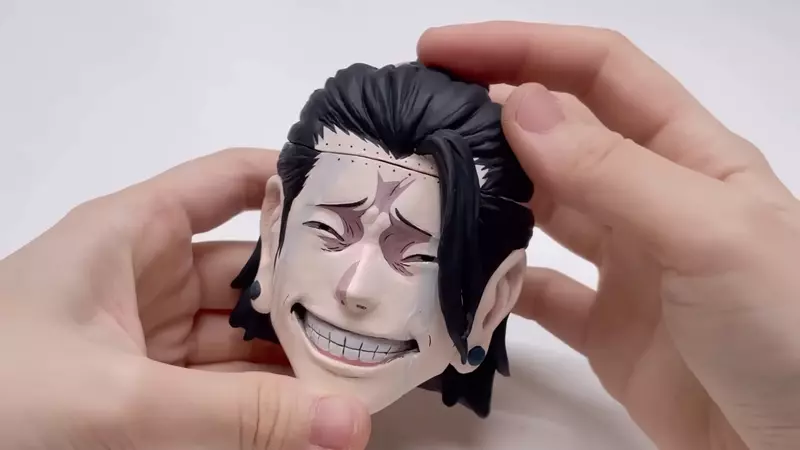 悟！好久不見了《偽夏油AirPods保護殼》咒術迴戰不跟蘋果合作嗎？這個開腦的設計跟耳機殼也太配了吧